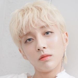 Holland_vvv Headshot 9 of 10