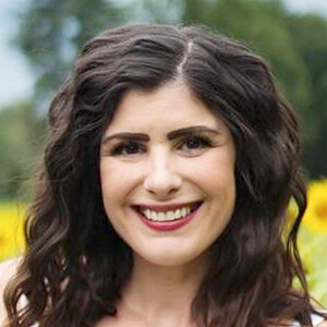 Holly Bentley Headshot 6 of 6