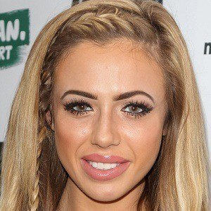 Holly Hagan Headshot 4 of 5