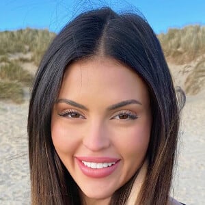 Holly Scarfone Headshot 4 of 15