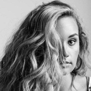 Hollyn - Bio, Facts, Family | Famous Birthdays