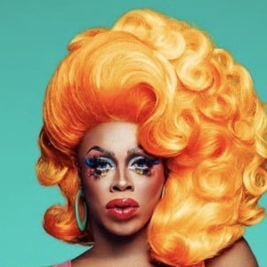 Honey Davenport Headshot 3 of 7