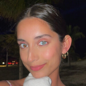 Hope Baxter Headshot 3 of 9