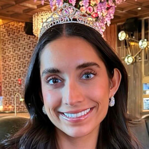 Hope Baxter Headshot 4 of 9