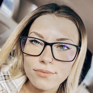 Hopealiviia Headshot 9 of 10
