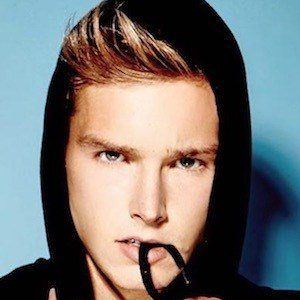 Hugo Mayhew Headshot 7 of 9