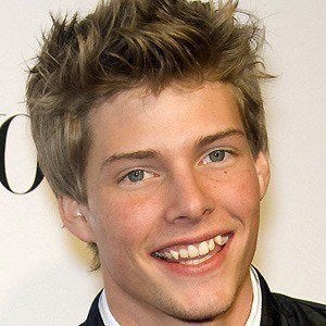 Hunter Parrish Headshot 5 of 8