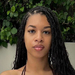 Hustlanani Headshot 2 of 5