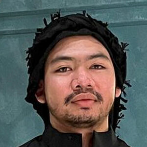 Iggy Dzu Headshot 4 of 7