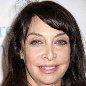 Illeana Douglas - Bio, Family, Trivia | Famous Birthdays