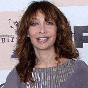 Illeana Douglas - Bio, Family, Trivia | Famous Birthdays