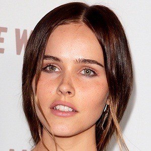 Isabel Lucas at age 25
