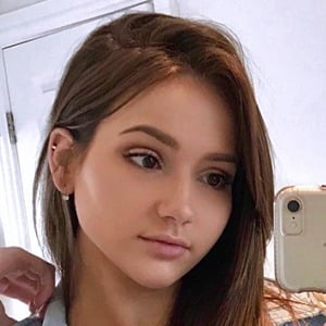 Isabela Fernandez Headshot 2 of 10