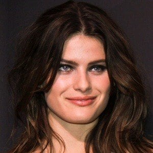 Isabeli Fontana Headshot 7 of 9