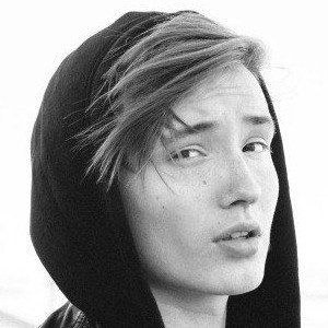 Isac Elliot Headshot 6 of 7