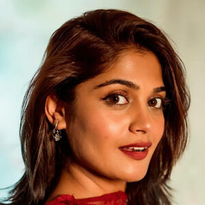 Isha Keskar Headshot 3 of 13