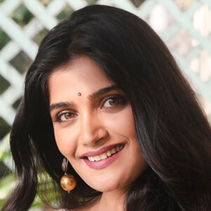 Isha Keskar Headshot