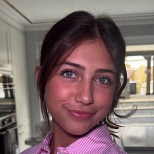 Isla Anne Headshot 4 of 6