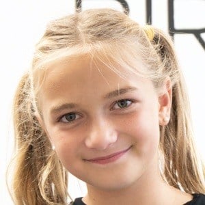 Isla Stanford Headshot 6 of 10