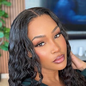 issa_amanda__ Headshot 3 of 4