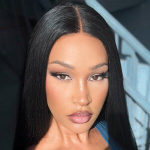 issa_amanda__ Headshot 4 of 4