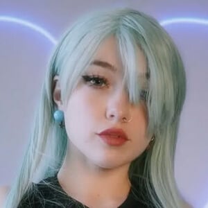 Its_Bunnii Headshot 3 of 7