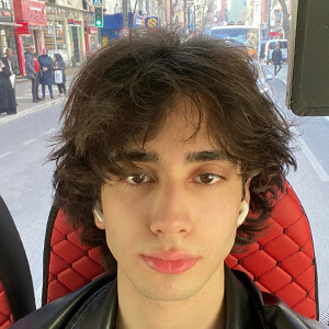its_rrrayan Headshot 3 of 6