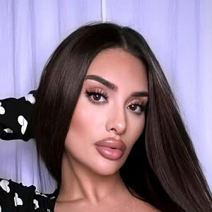 itsleahjessica Headshot 5 of 6