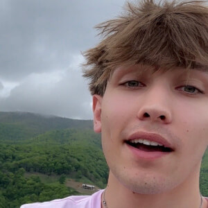 itzzme.tyler Headshot 2 of 3