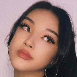 Ivy Li Headshot 3 of 10