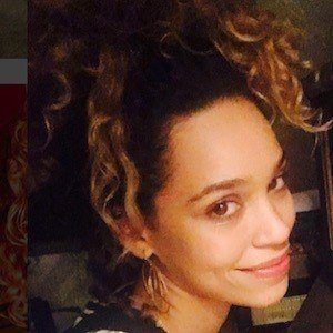 Izzy Bizu Headshot 4 of 10