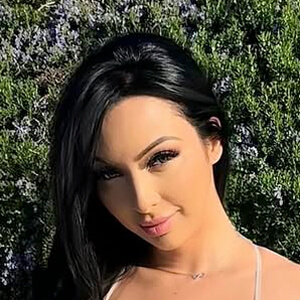 jackie_lovee Headshot 4 of 6