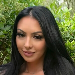 jackie_lovee Headshot 6 of 6