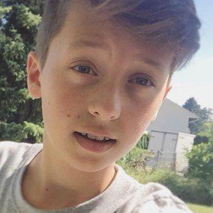 Jacob Macron Headshot 8 of 10