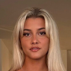 jadaferos Headshot 3 of 6