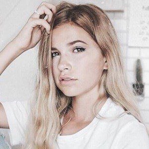 Jade Anna Van Vliet Headshot 7 of 10
