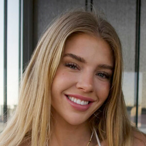 Jadesabinaaa Headshot 5 of 6