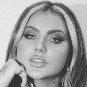 Jamie Genevieve Headshot 6 of 10