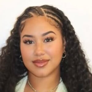 janeliss.xo Headshot 2 of 5
