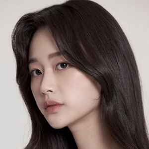 Jang Yeo-Bin Headshot 2 of 7