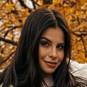 jasmin_momlife Headshot 2 of 6