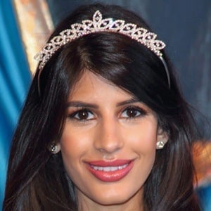 Jasmin Walia Headshot 7 of 10