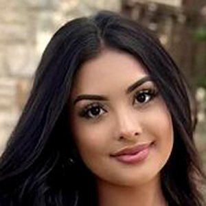 Jasmine Lopez Headshot 6 of 6