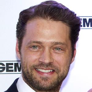 Jason Priestley Headshot 6 of 8