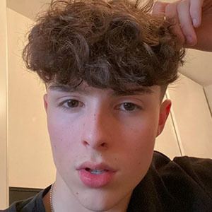 Jed Thomas - Age, Family, Bio | Famous Birthdays