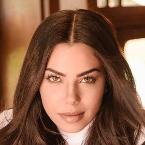 Jeniffer Setti Headshot 4 of 6