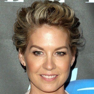 Jenna Elfman at age 44