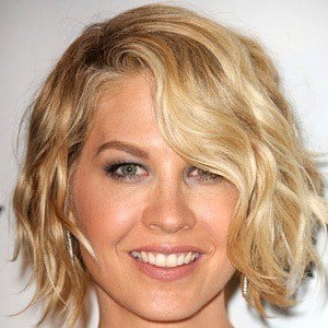 Jenna Elfman at age 42