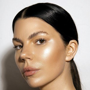 Jenna Owens Headshot 8 of 10