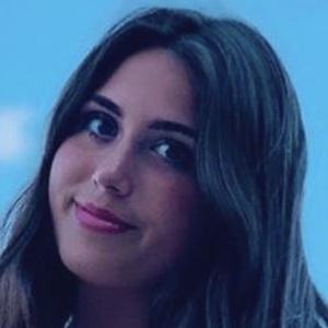 Jenna Pry Headshot 6 of 10